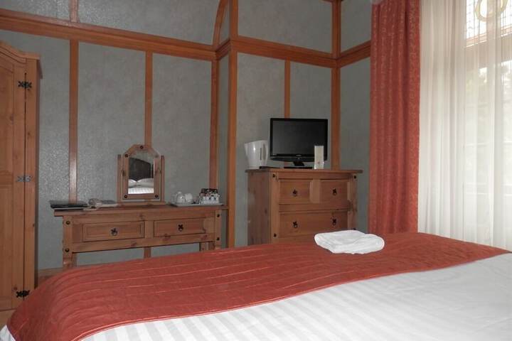 Room 11 of 24