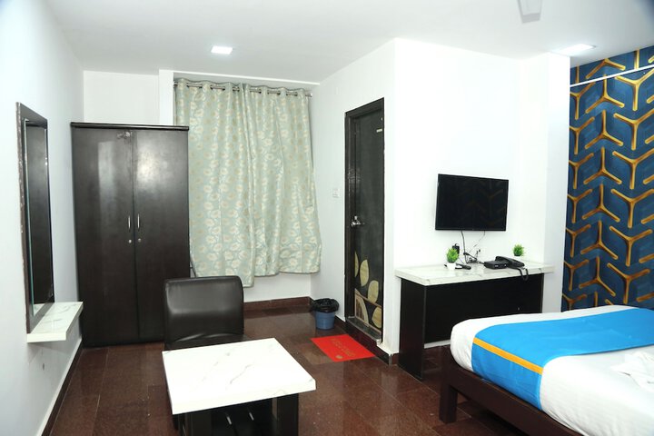 Room 2 of 10