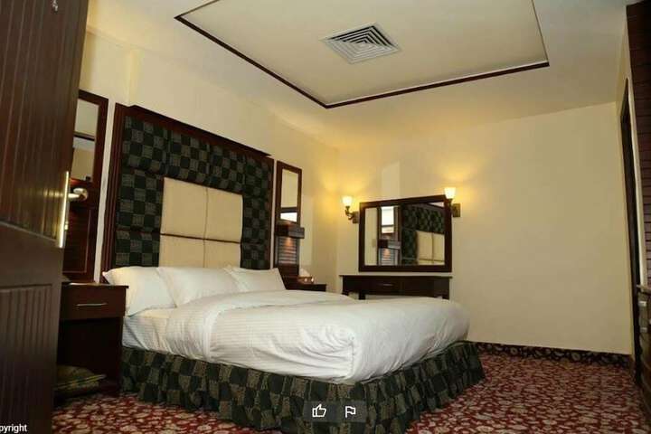 Room 9 of 16