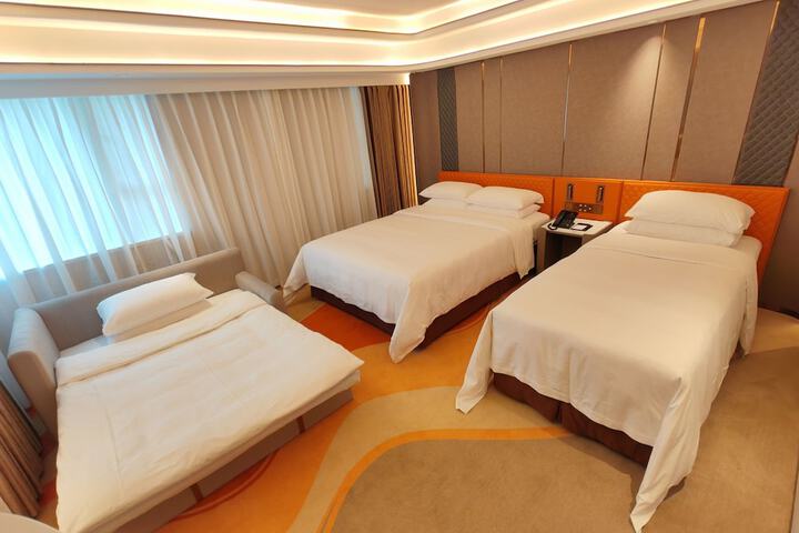 Room 47 of 80