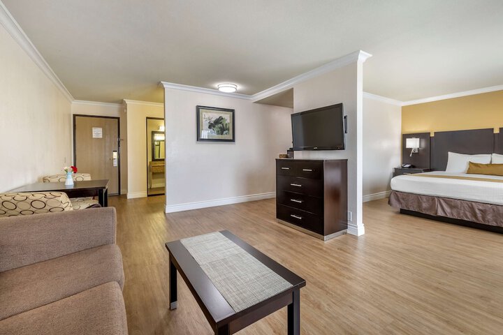 1 King Bed Refrigerator High Speed Internet Accessible Coffee Maker, Hairdryer Iron and Ironi (7 of 25)