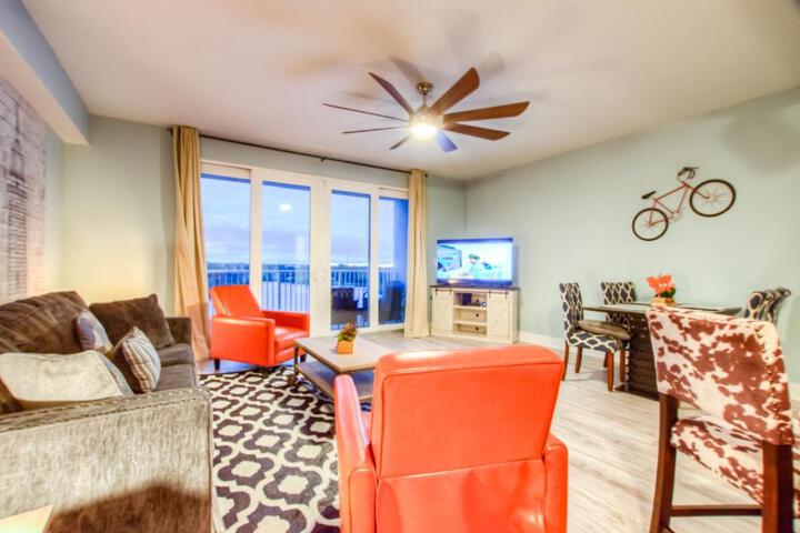 Image of Laketown Wharf 535 by Aneliya