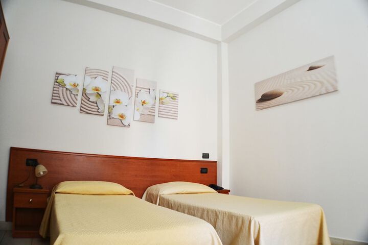 Room 13 of 31