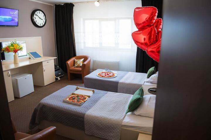 Room 16 of 80
