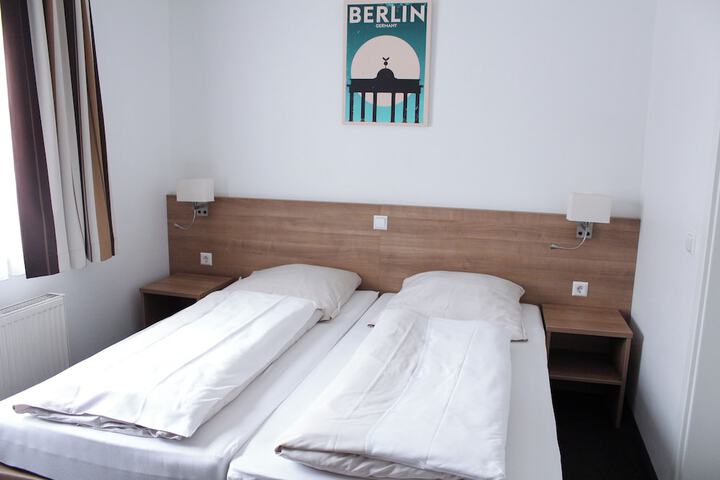 Room 5 of 10