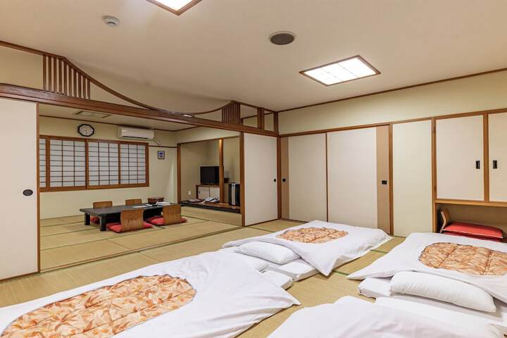 Room 19 of 106