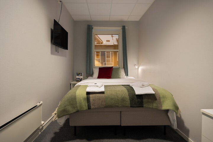 Room 16 of 37