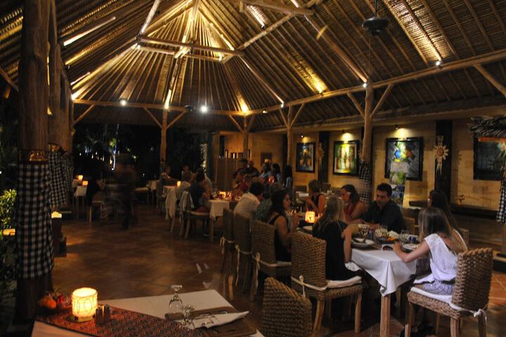 Dining 65 of 98