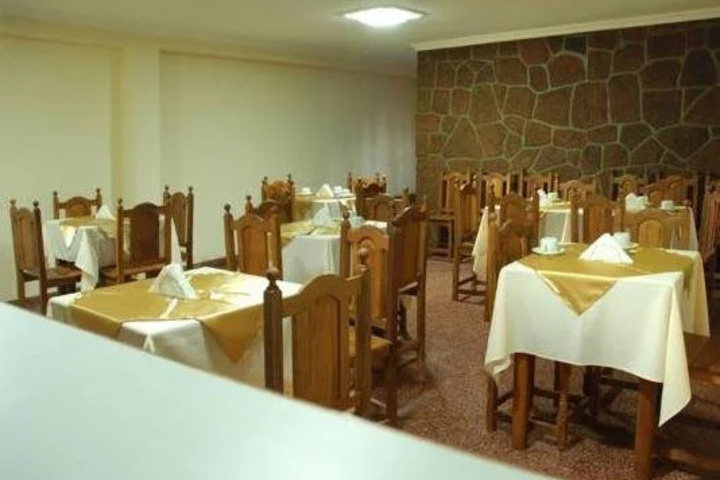 Dining 6 of 10