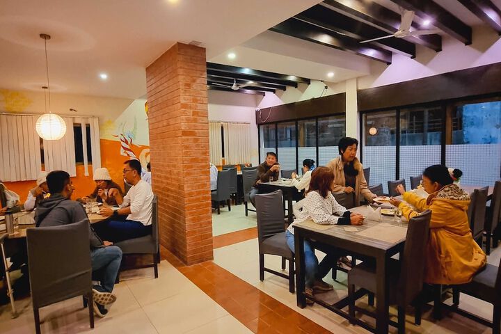 Dining 33 of 63
