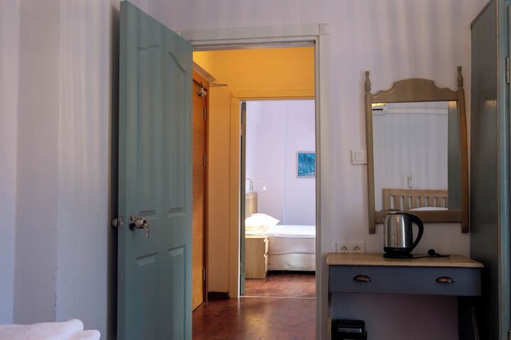 Room 19 of 228