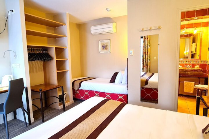 Room 4 of 49