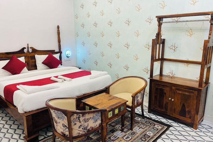 Room 11 of 20
