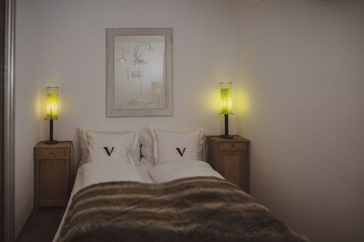 Room 7 of 48