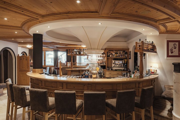 Lounge 61 of 73