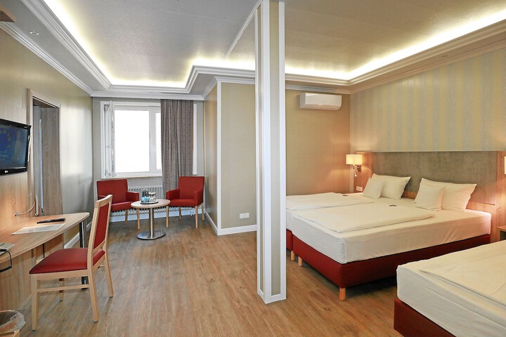 Room 16 of 36
