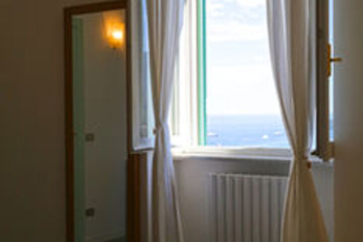 Room 34 of 105
