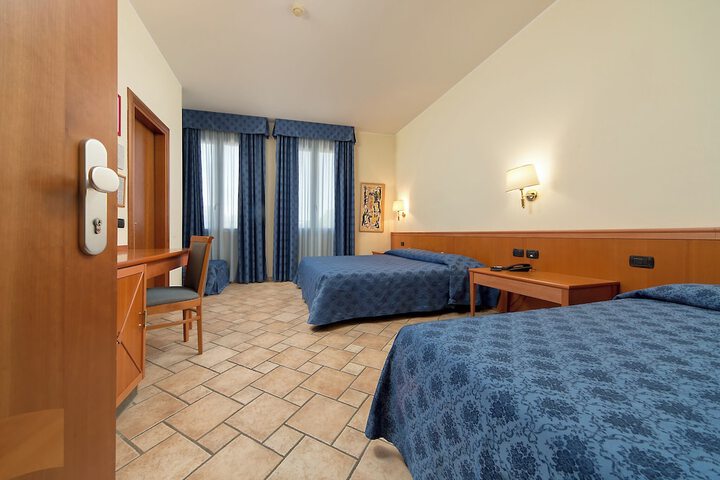Room 65 of 120