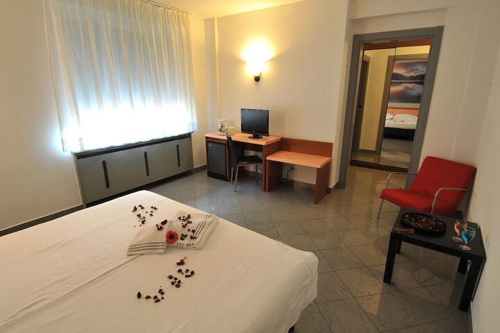 Room 8 of 71