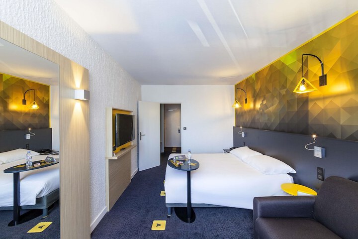 Room 9 of 52