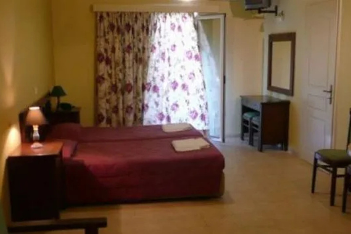 Room 3 of 8