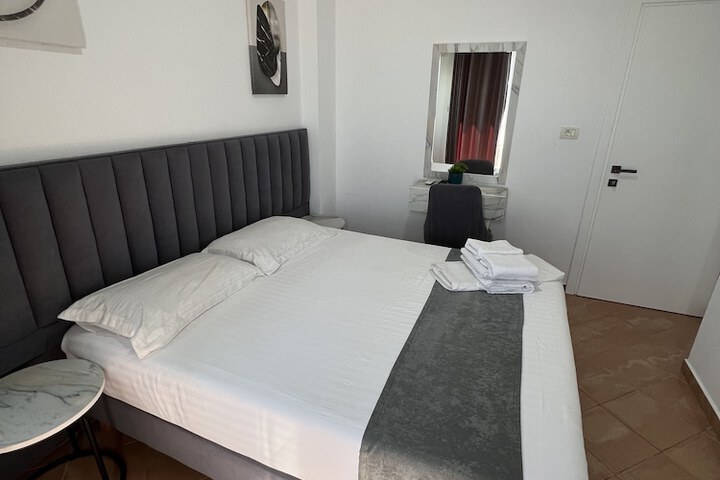 Room 55 of 98