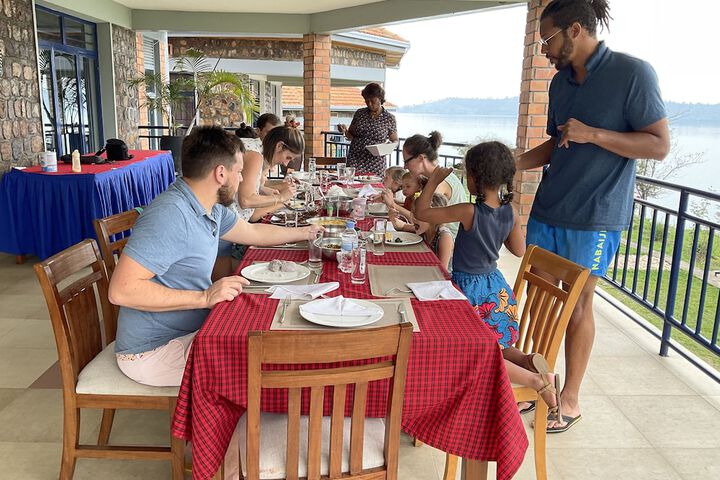Dining 15 of 17