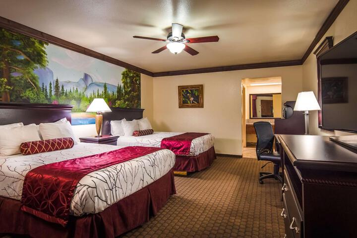 1 Queen Bed High Speed Internet Accessible Coffee Maker, Hairdryer Iron and Ironing Board Full Breakfast (11 of 17)