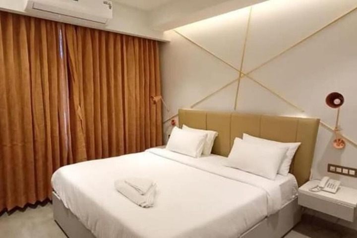 Room 7 of 10