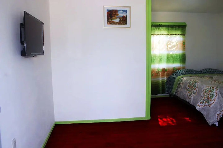 Room 4 of 13