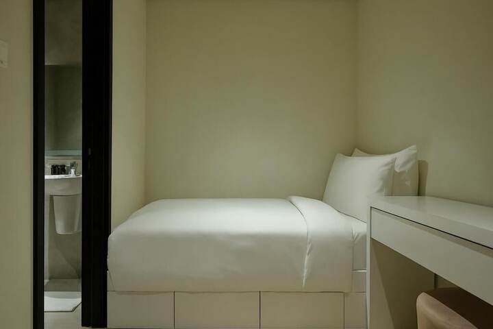 Room 17 of 54