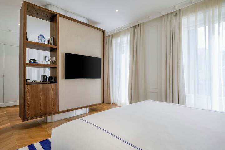 Room 11 of 53