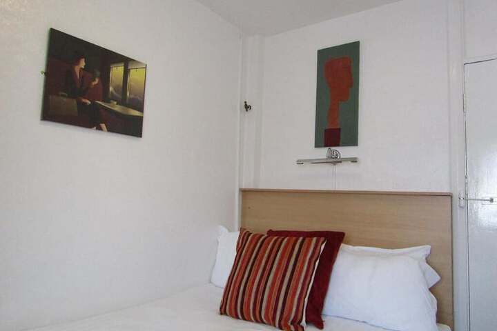 Room 4 of 99