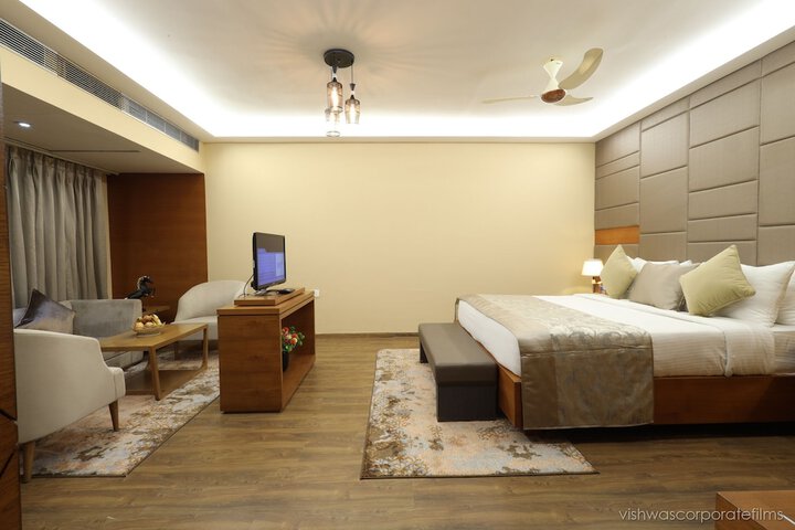 Room 10 of 15