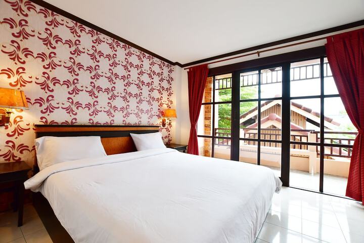 Room 5 of 32