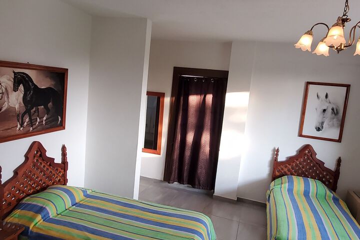 Room 6 of 10