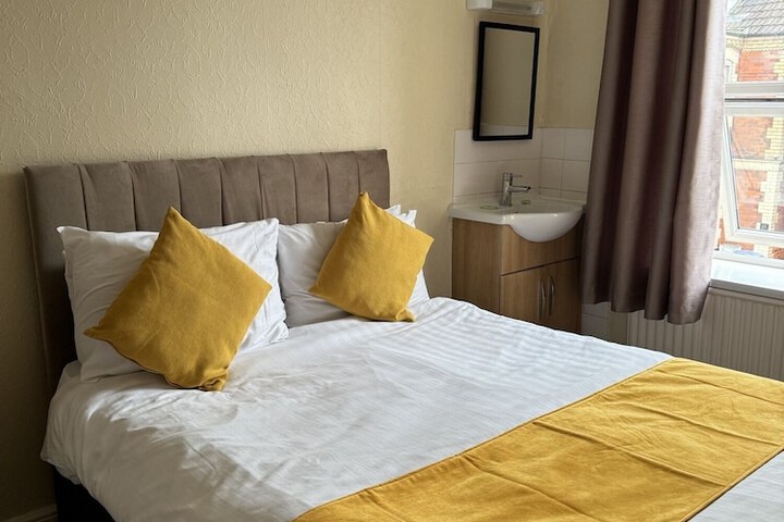 Room 8 of 28