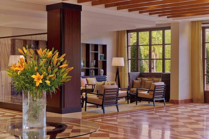 Entrance & Lobby