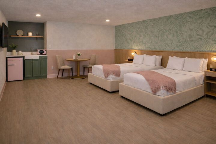 Room 6 of 27