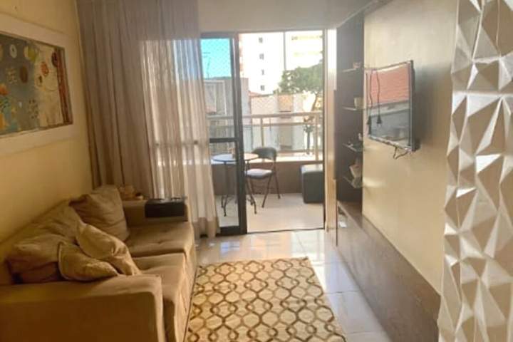 Room 4 of 8