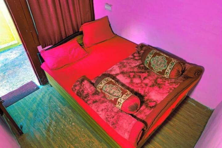 Room 4 of 5