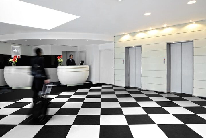 Entrance & Lobby