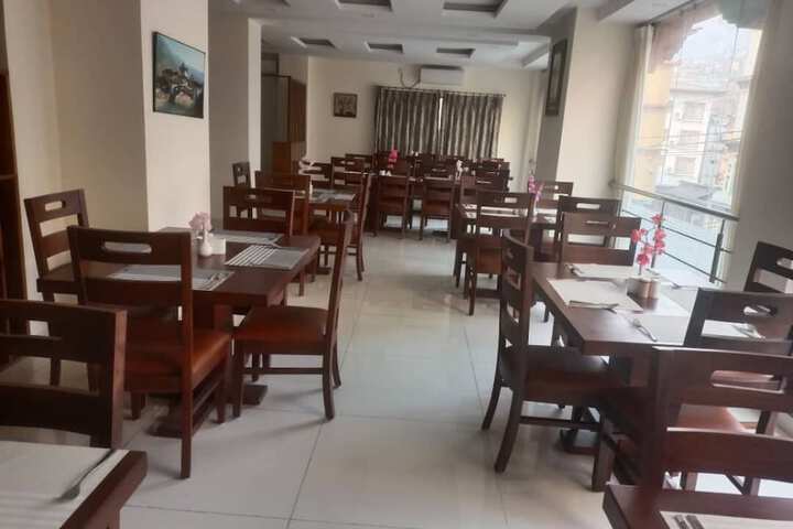 Dining 9 of 12