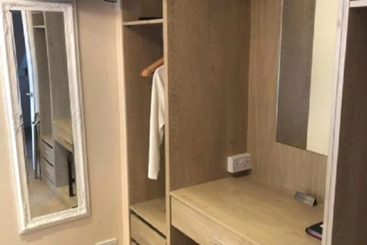 Room 5 of 9