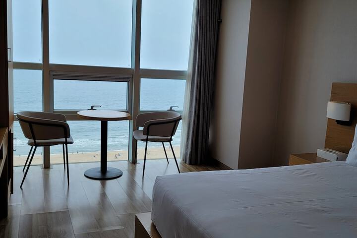 Room 34 of 66