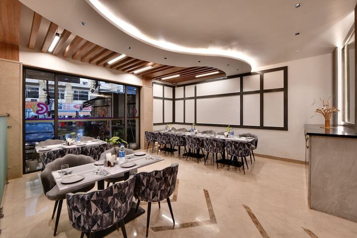 Dining 16 of 18