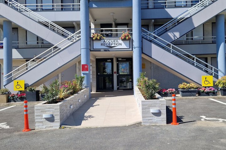 Hotel 74 of 81
