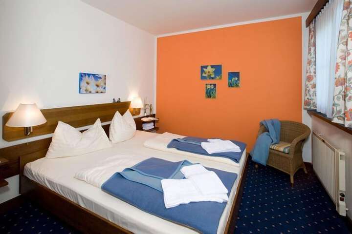 Room 10 of 37