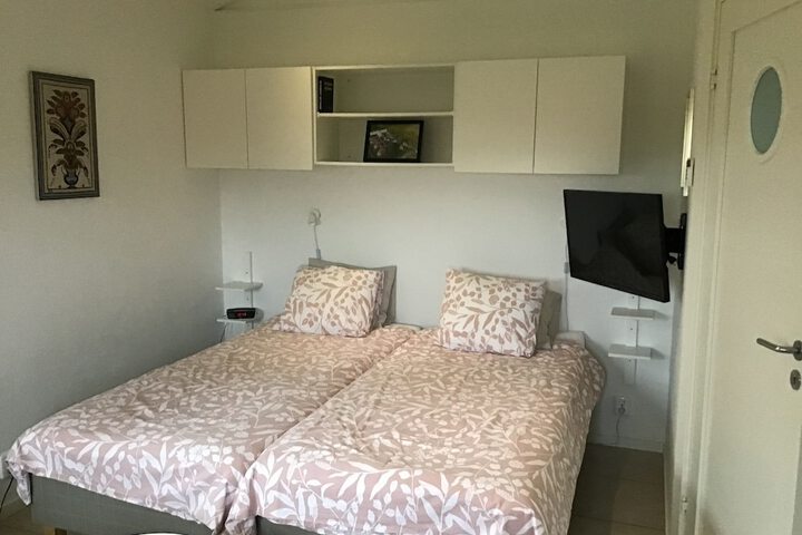 Room 18 of 164