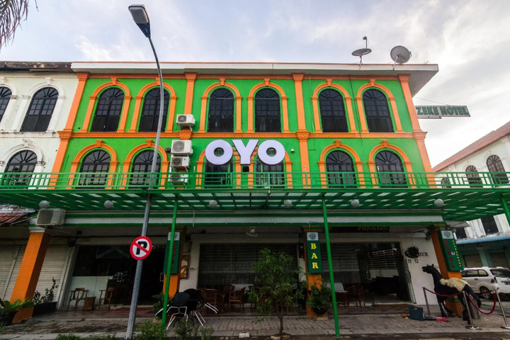 OYO 1771 Zeke Hotel